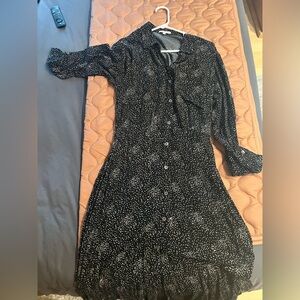 Women’s Z Supply black and white dress with buttons and waist tie.